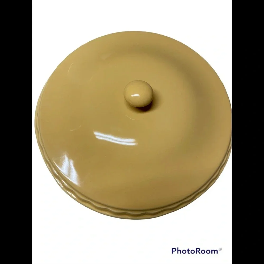 Longaberger Pottery Woven Traditions Pie Plate in Butternut